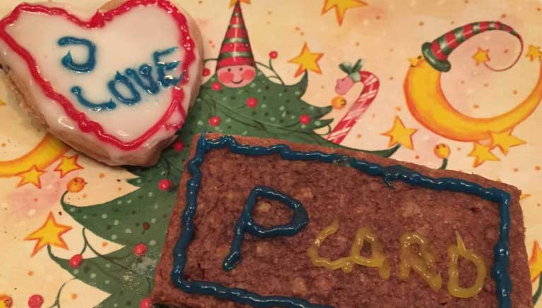 Social Media-Botschaft: Kekse mit der Aufschrift I Love P Card