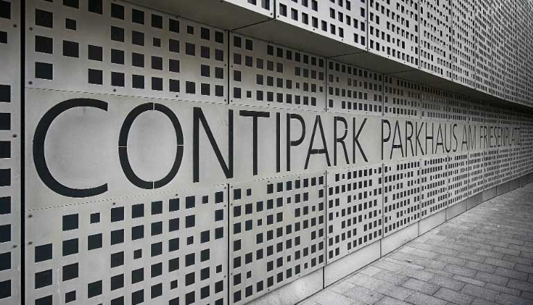 Schriftzug Contipark auf dem Parkhaus am Friesenplatz